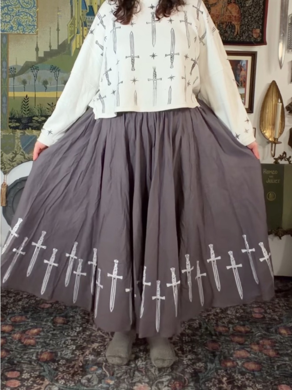 LADY EPI grey and silver sword skirt